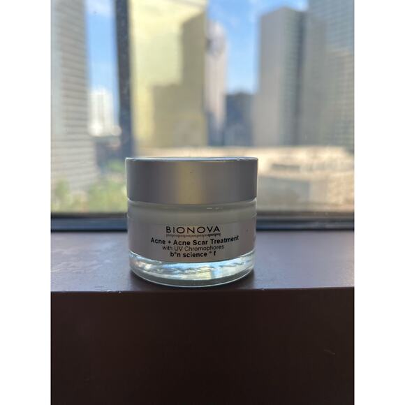 BIONOVA Acne + Acne Scar Treatment with UV Chromophores - Picture 1 of 6